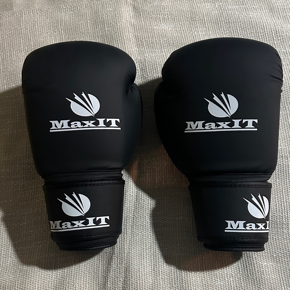 Black MaxIT Boxing Gloves